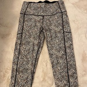 VSX Knockout Leopard Print Capris - L